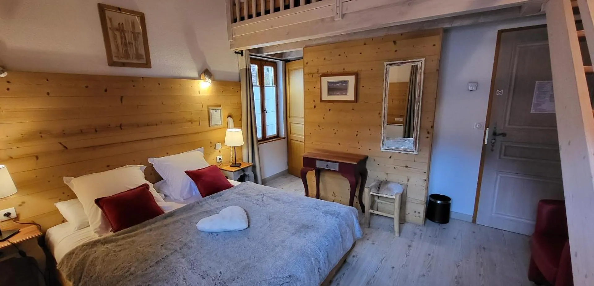 Chez Philippe - Appartements & Chalets En Village Pieton - Vue Glaciers La Grave
