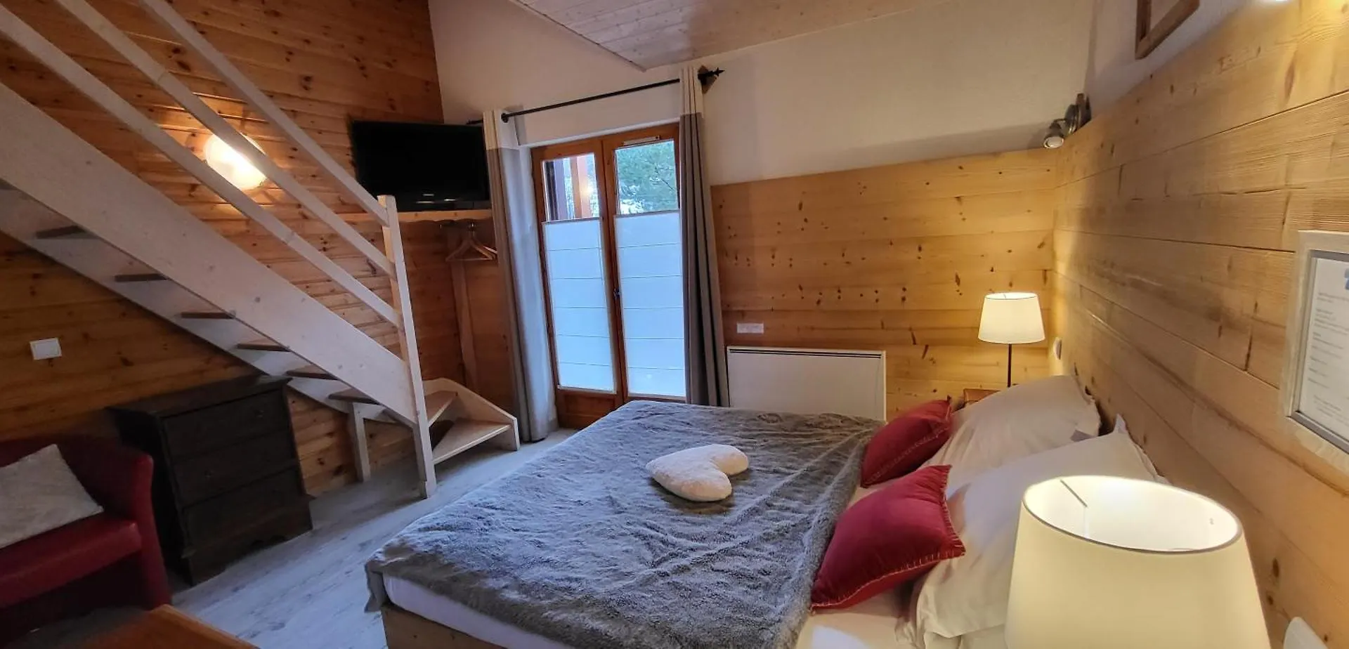 *** Aparthotel Chez Philippe - Appartements & Chalets En Village Pieton - Vue Glaciers La Grave France